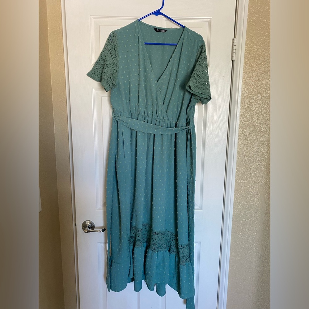 Elegant Green Bloom Chic Maxi Dress size 14-16